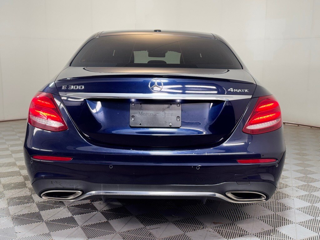 2017 Mercedes Benz E 300 photo 2