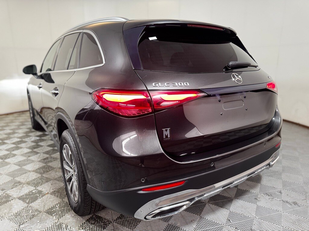 2024 Mercedes Benz GLC 300 photo 3