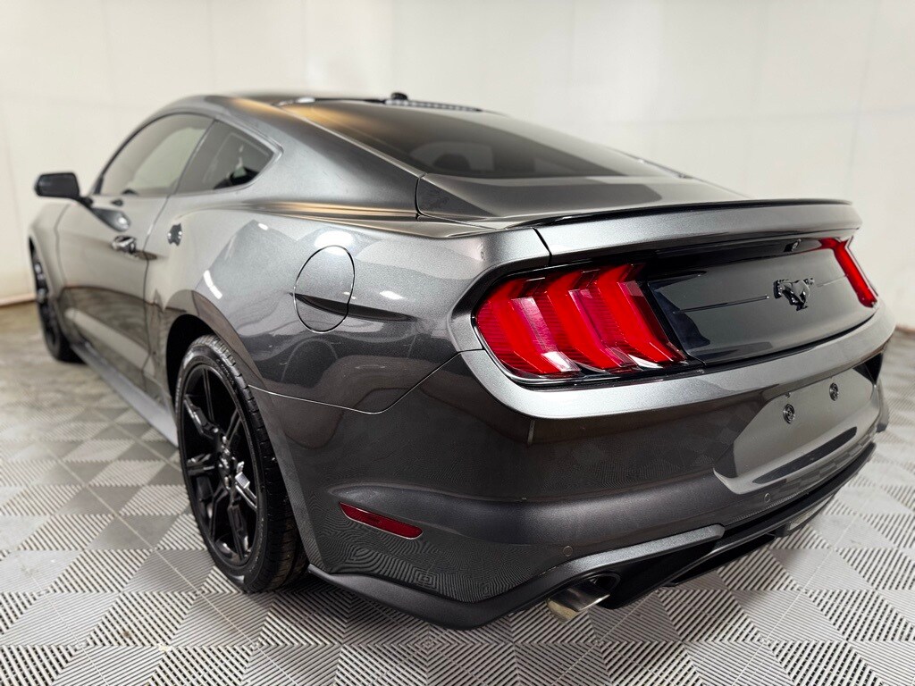 2018 Ford Mustang EcoBoost Premium photo 3