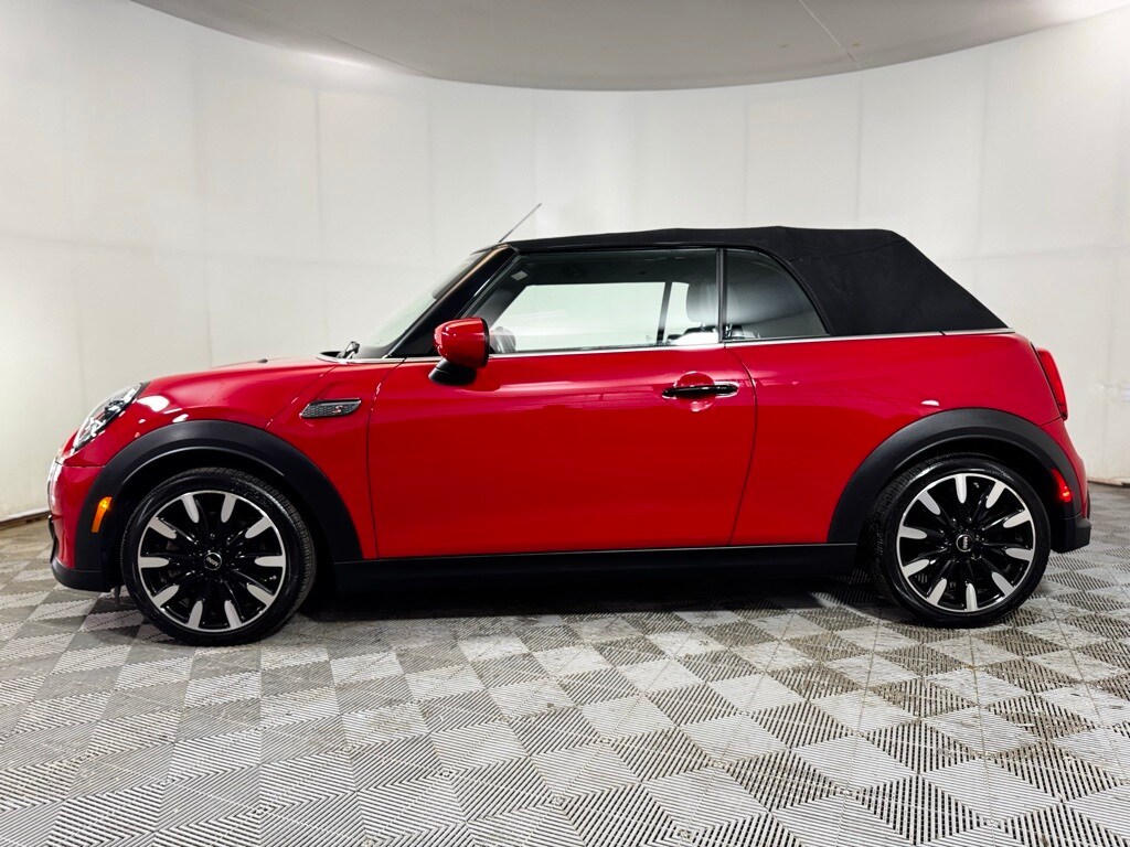 2023 Mini Cooper S Iconic Convertible photo 3