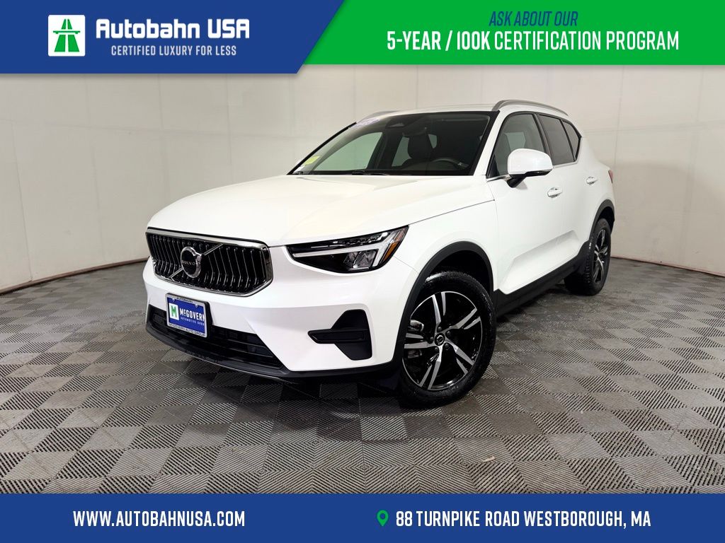 2025 Volvo XC40 B5 Core Bright AWD's photo