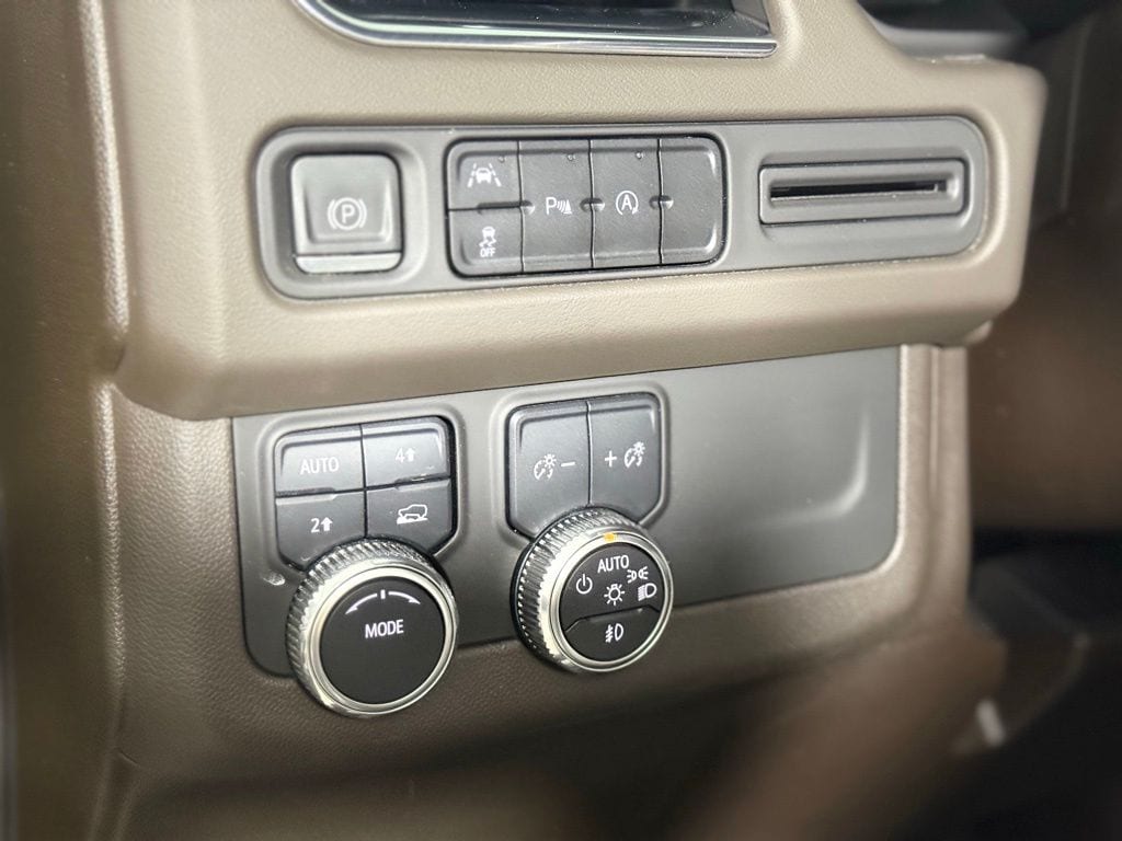 2023 GMC Yukon SLT - Photo 18