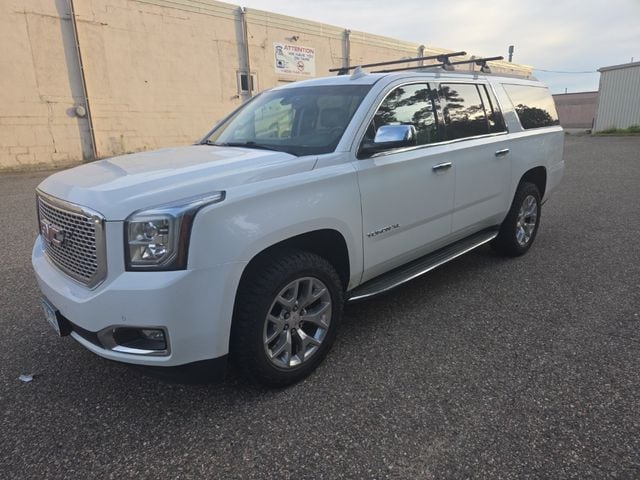2016 GMC Yukon 4WD SLE's photo