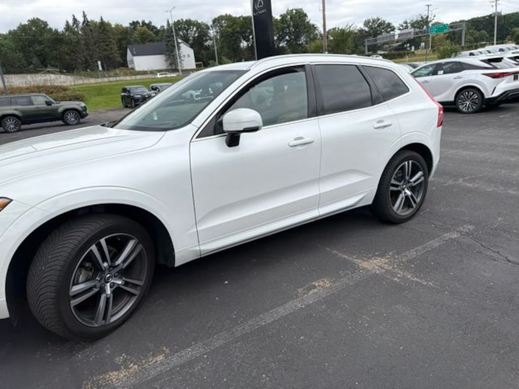 Used 2019 Volvo XC60 T5 Momentum SUV