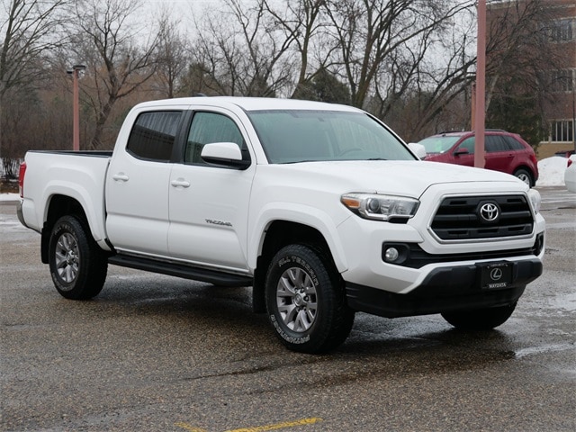 2016 Toyota Tacoma SR5's photo