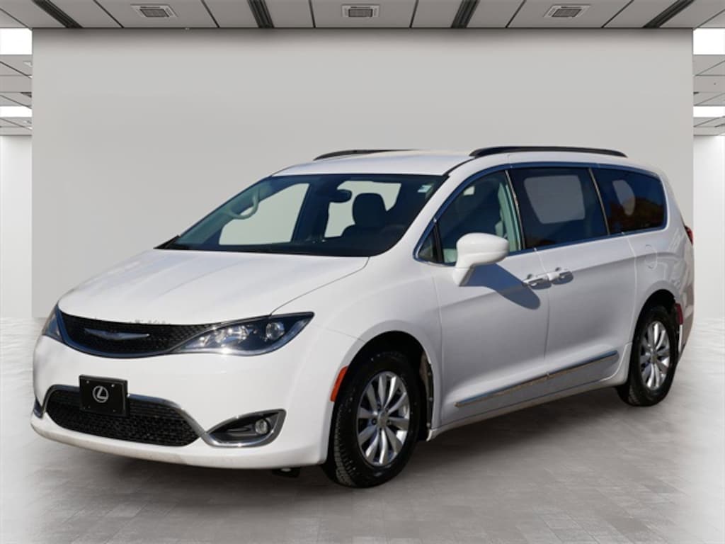 Used 2017 Chrysler Pacifica Touring-L Van