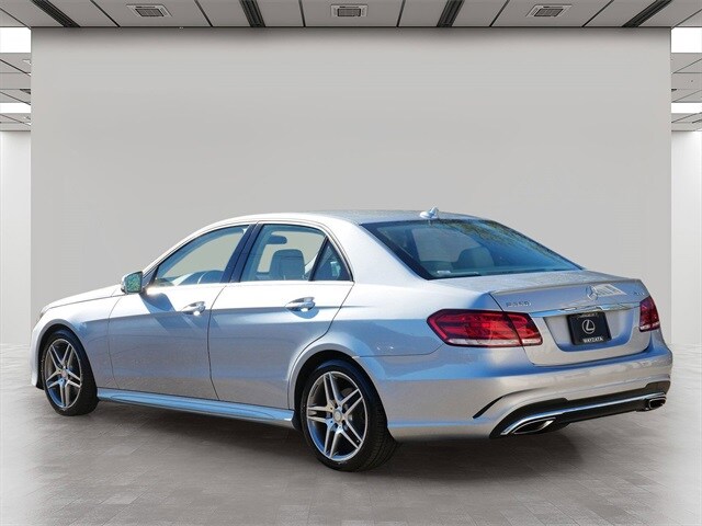 2016 Mercedes Benz E 350 4MATIC photo 4