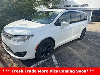 2018 Chrysler Pacifica Touring L Plus Van