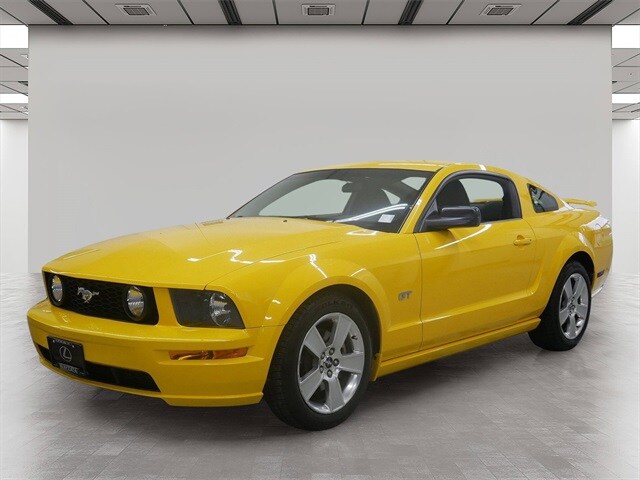 2006 Ford Mustang GT Deluxe photo 2