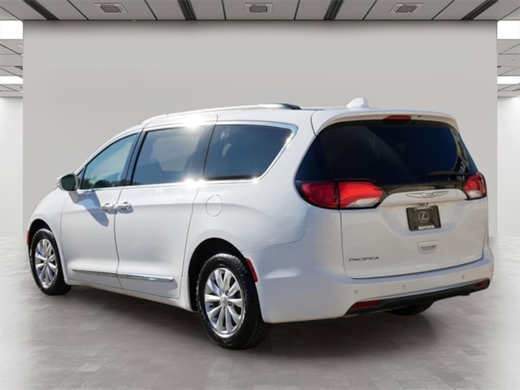 Used 2017 Chrysler Pacifica Touring-L Van