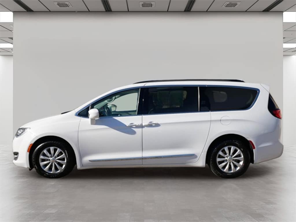 Used 2017 Chrysler Pacifica Touring-L Van