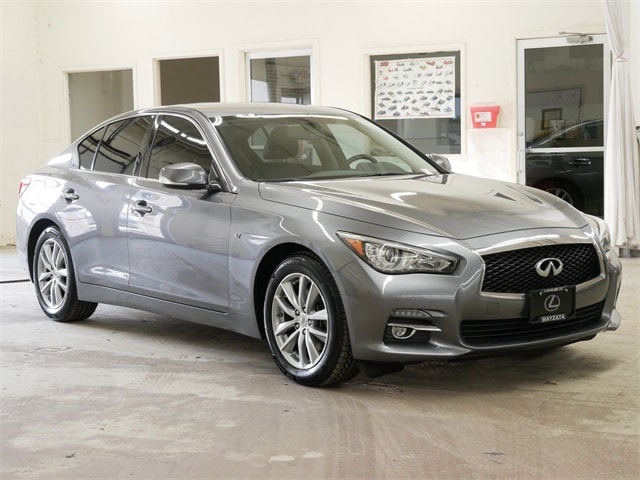2015 INFINITI Q50 Premium's photo