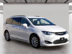 2017 Chrysler Pacifica Touring-L Van