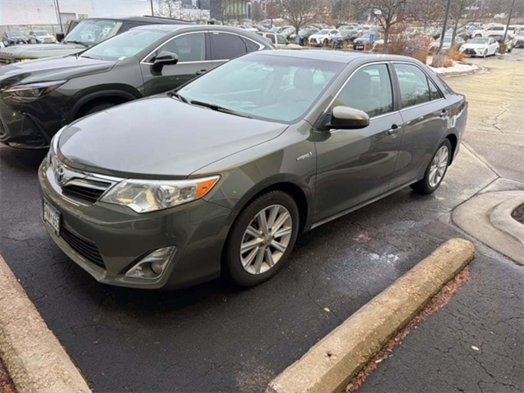 Used 2012 Toyota Camry Hybrid XLE Sedan