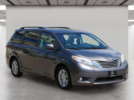 2017 Toyota Sienna L 7 Passenger Van