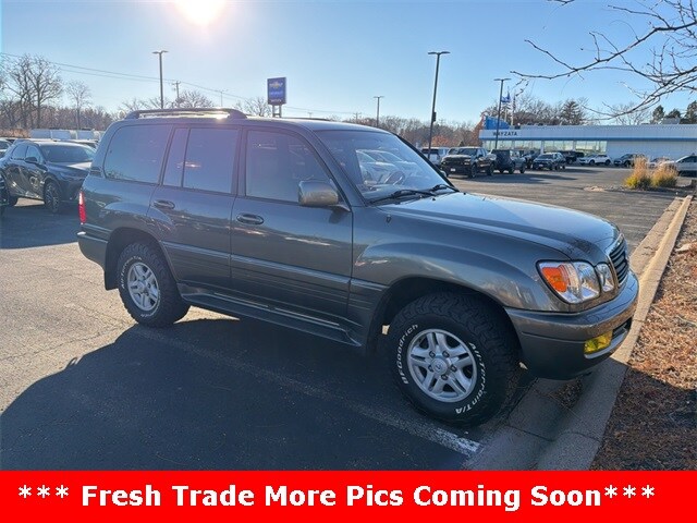 2001 Lexus LX 470 Base photo 2