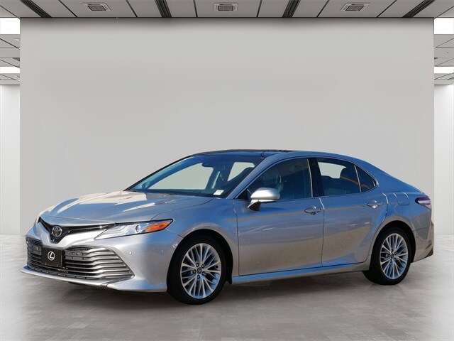 2018 Toyota Camry XLE V6 photo 2