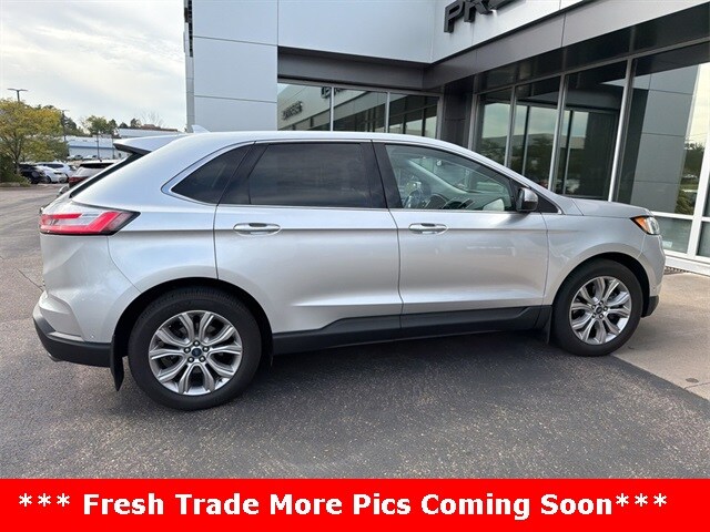 2019 Ford Edge Titanium photo 3