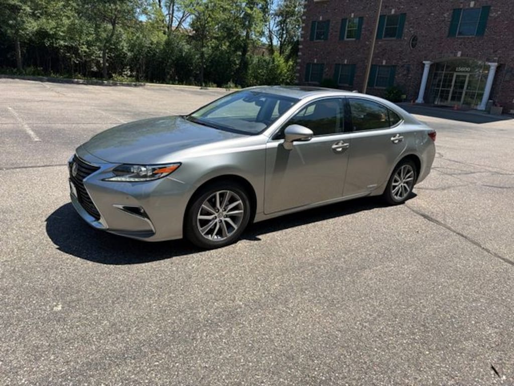 Used 2016 Lexus ES 300h Sedan
