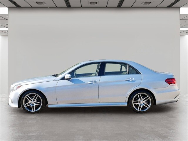 2016 Mercedes Benz E 350 4MATIC photo 3