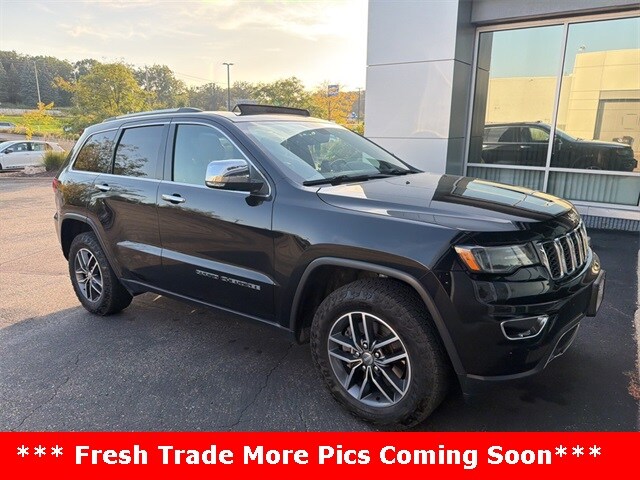 2017 Jeep Grand Cherokee Limited photo 2