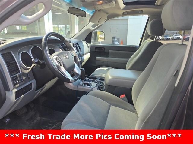 2014 Toyota Sequoia SR5 photo 2