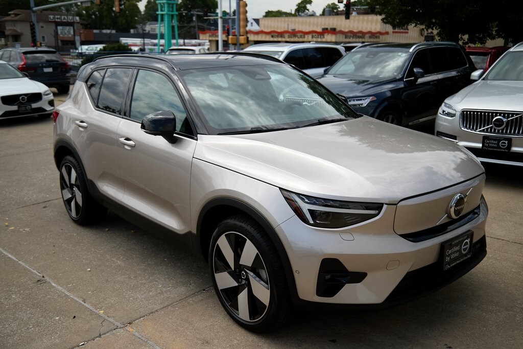 2023 Volvo XC40 Recharge Ultimate photo 4