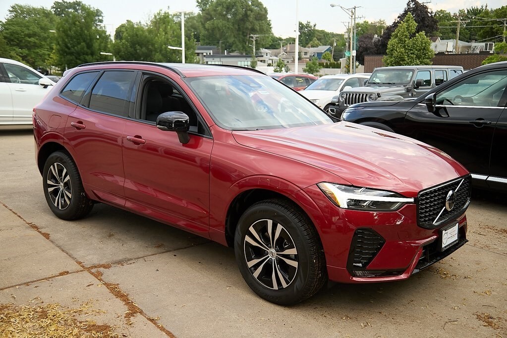 2025 Volvo XC60 B5 Core photo 3