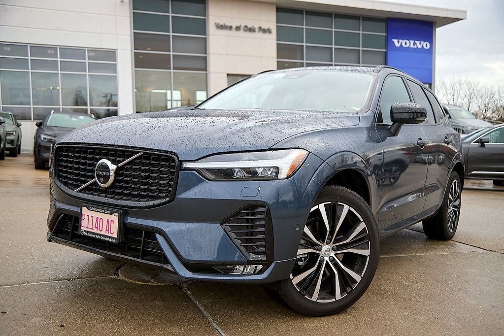 2025 Volvo XC60 B5 Plus photo 2