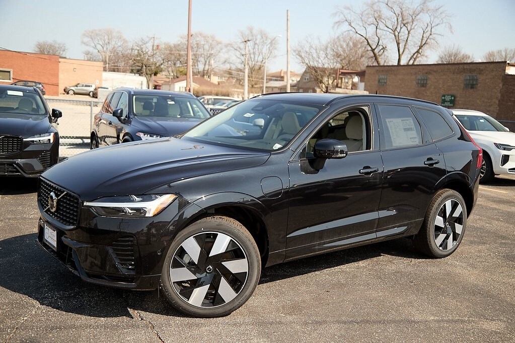 2025 Volvo XC60 Hybrid T8 Plus photo 3