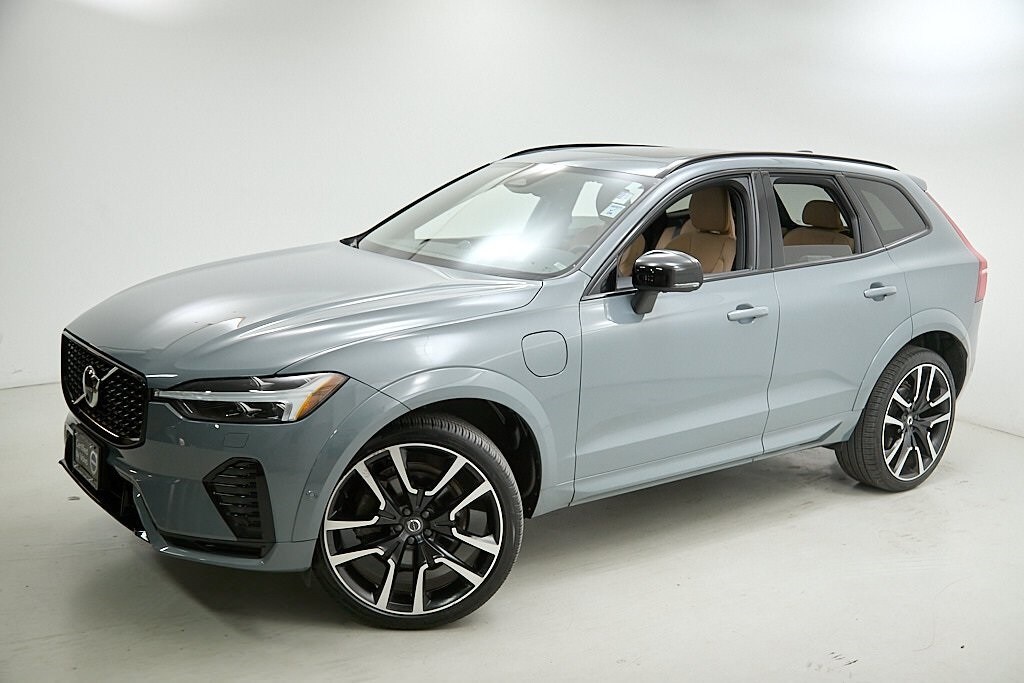 2023 Volvo XC60 Recharge Hybrid Ultimate photo 3