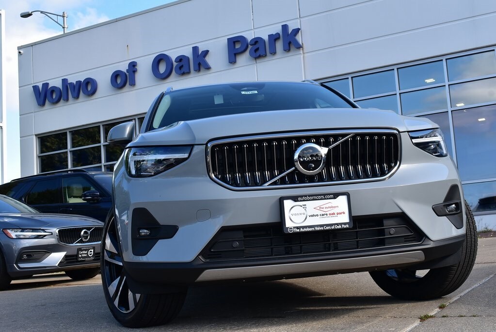 2025 Volvo XC40 Plus photo 4