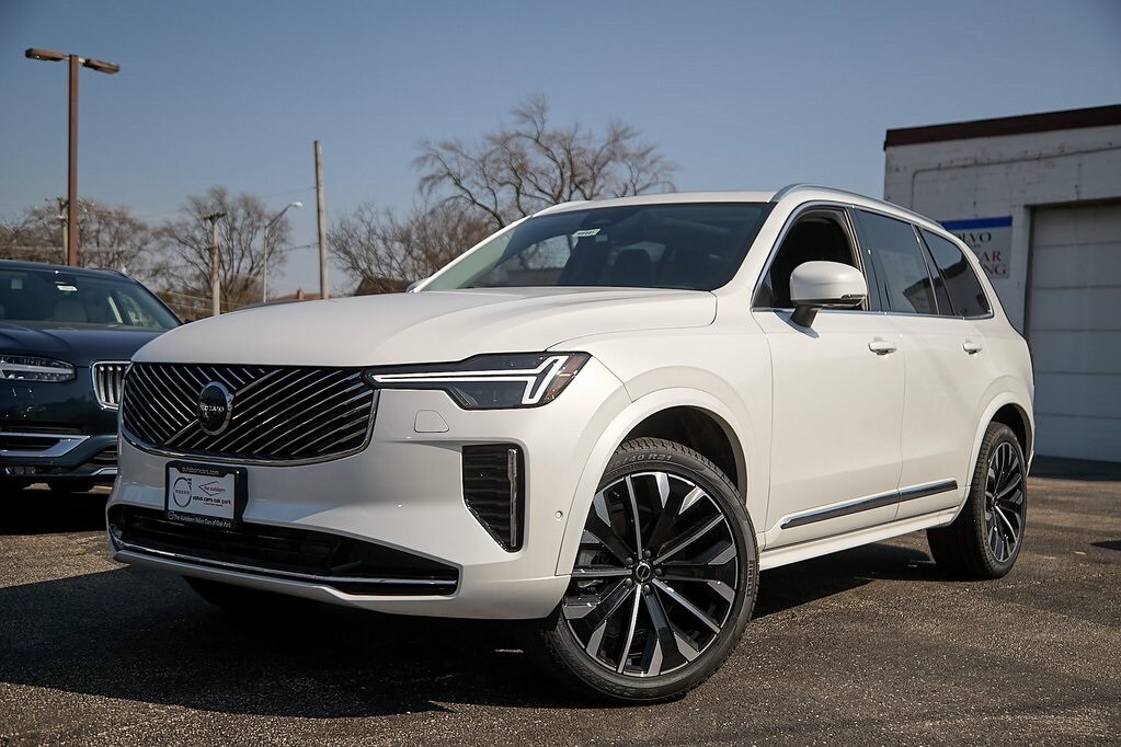 2025 Volvo XC90 Plus photo 2