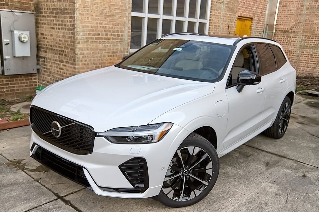 New 2026 Volvo XC60 plug-in hybrid T8 Plus SUV