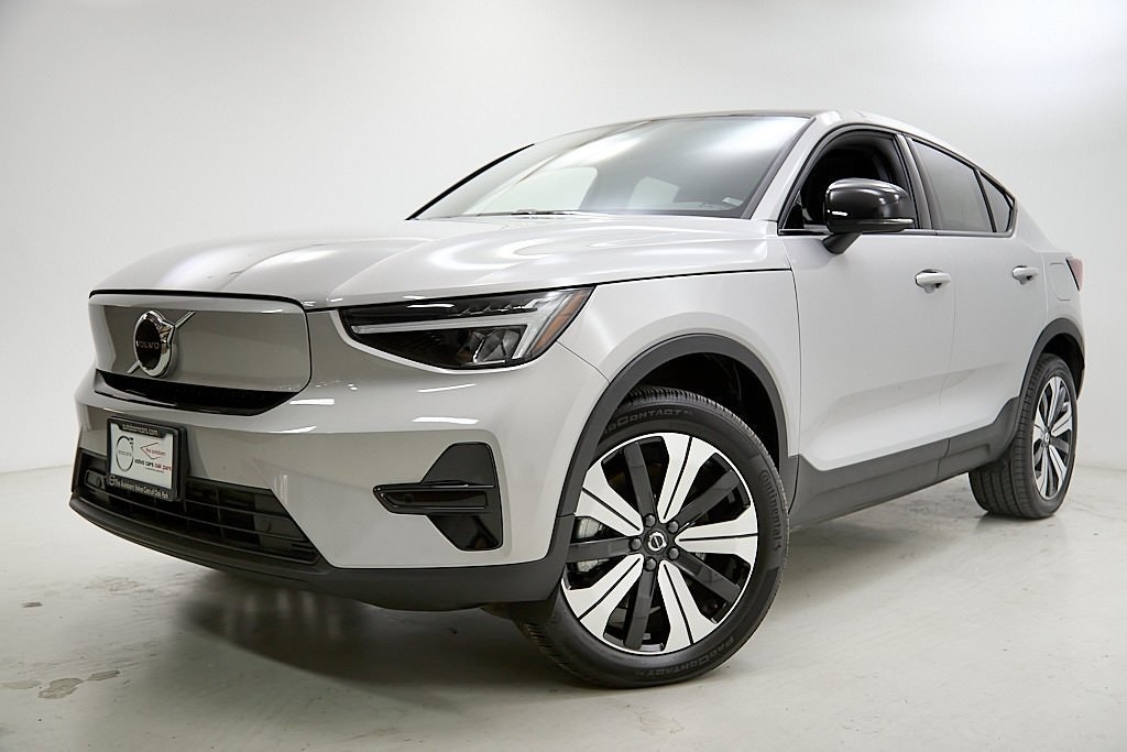 Used 2023 Volvo C40 Core with VIN YV4ED3GK7P2061439 for sale in Oak Park, IL