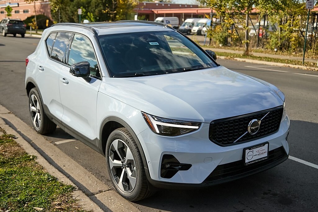 New 2026 Volvo XC40 B5 Plus SUV