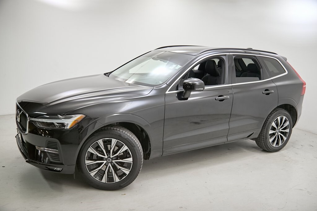 2023 Volvo XC60 B5 Core photo 3