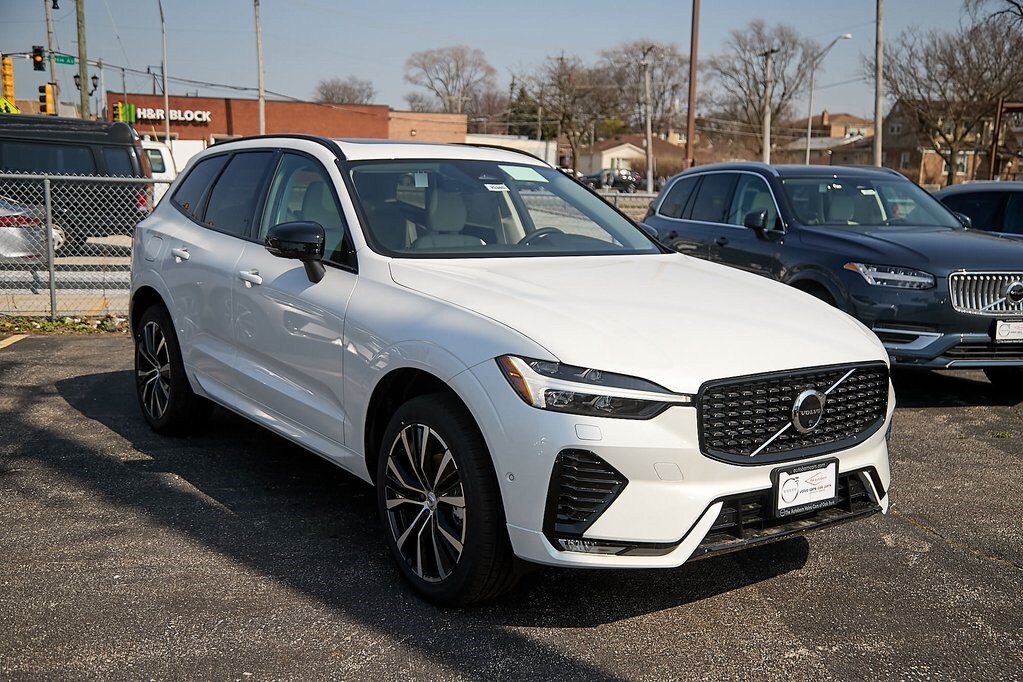 2025 Volvo XC60 B5 Plus photo 2