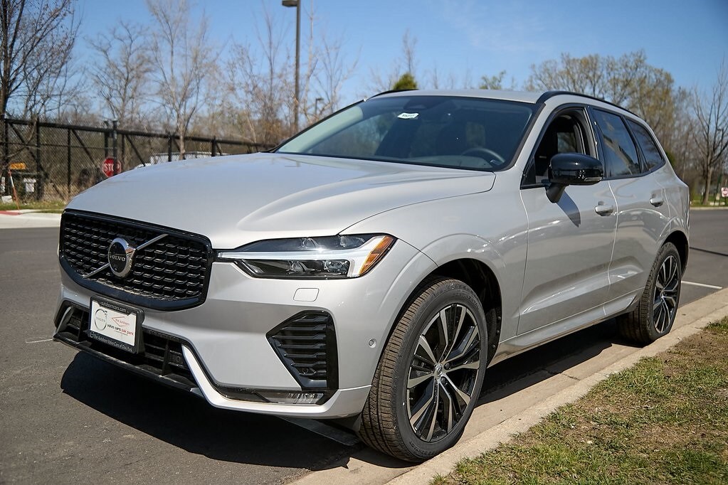 2025 Volvo XC60 B5 Plus photo 2