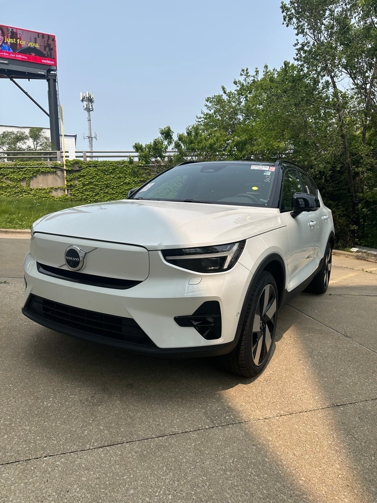 Used 2023 Volvo XC40 Ultimate with VIN YV4ED3UM2P2089235 for sale in Oak Park, IL