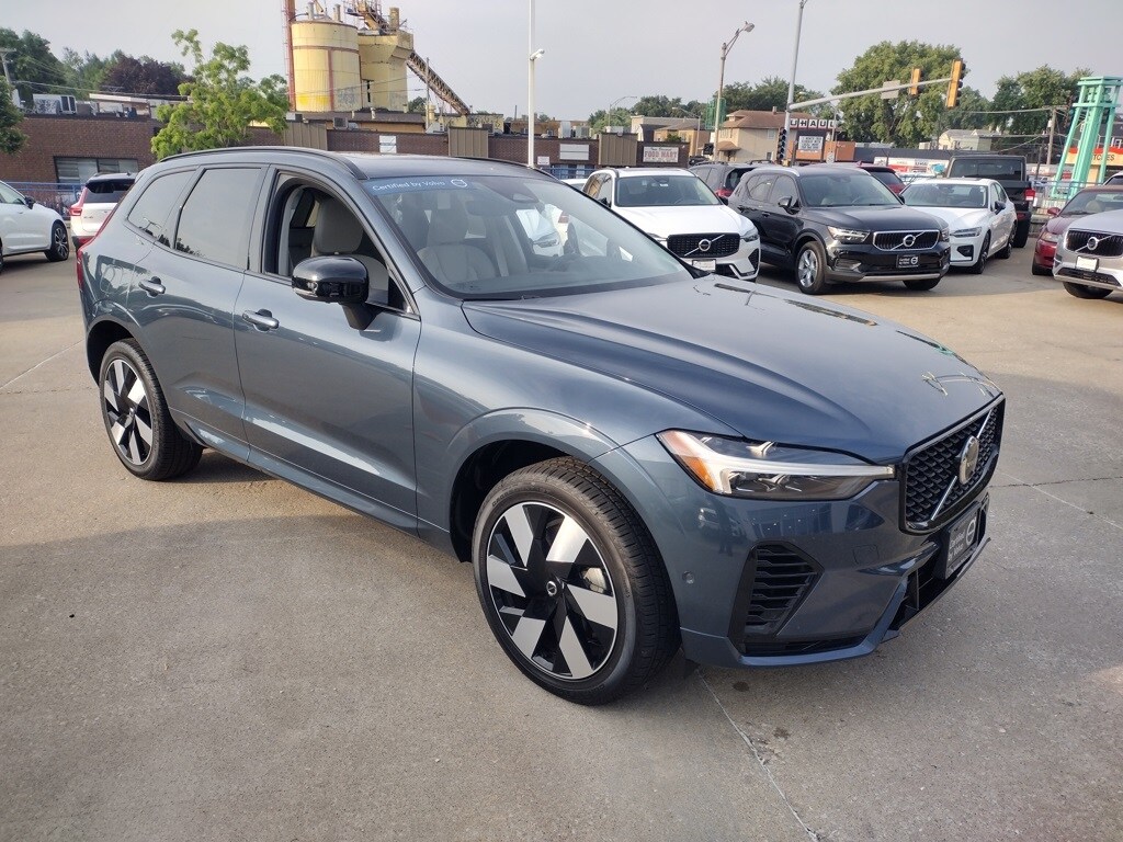 2025 Volvo XC60 Hybrid T8 Plus photo 4