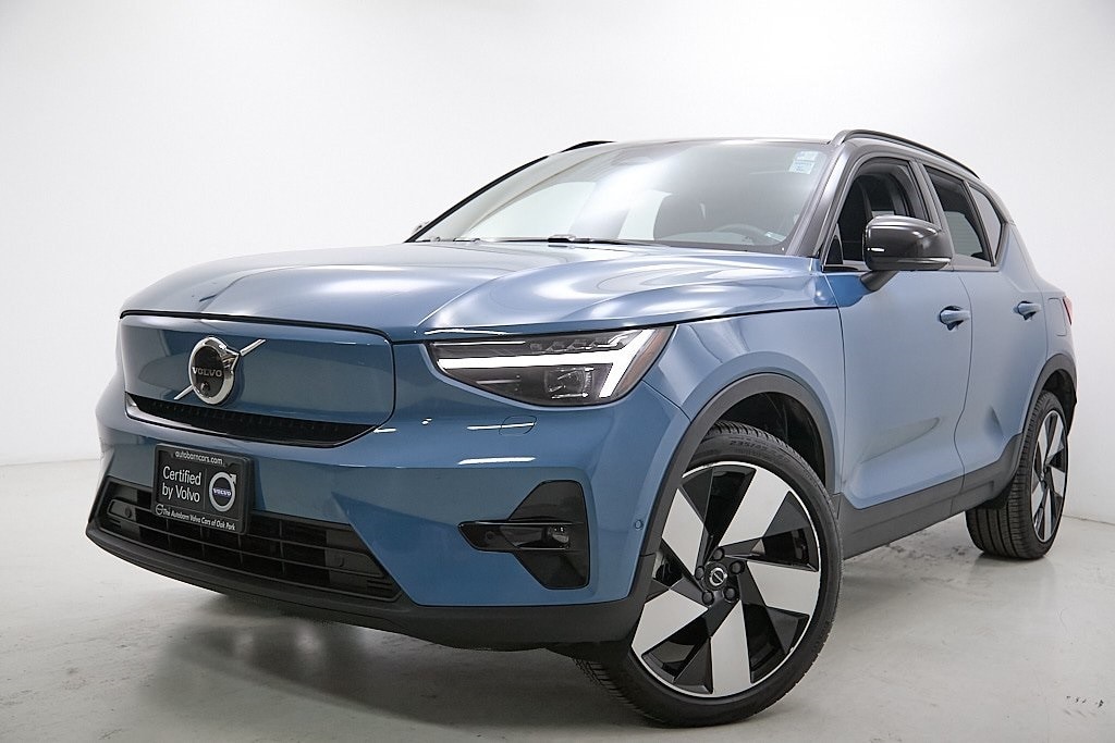 Certified 2023 Volvo XC40 Ultimate with VIN YV4ED3UM3P2003561 for sale in Oak Park, IL