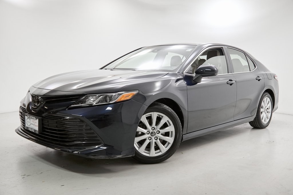 Used 2018 Toyota Camry LE with VIN JTNB11HK8J3033812 for sale in Oak Park, IL