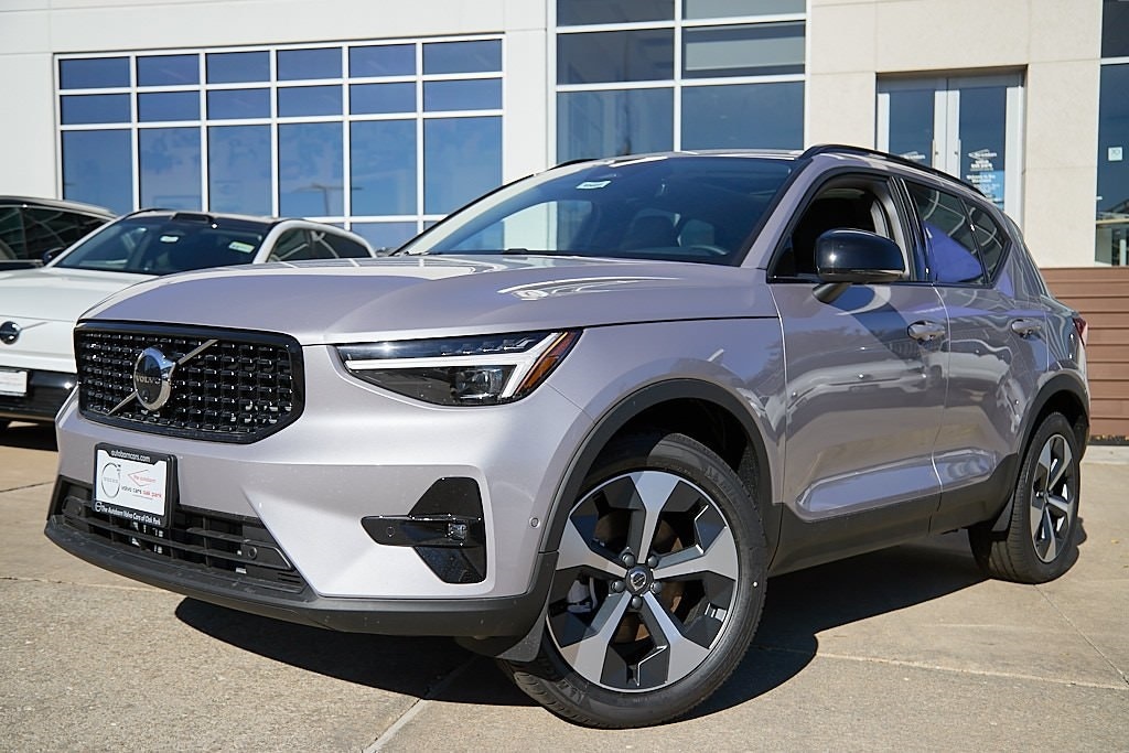 New 2026 Volvo XC40 B5 Plus SUV