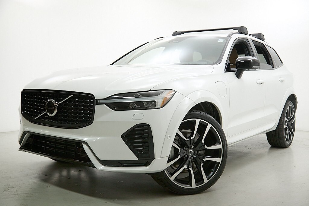 2025 Volvo XC60 Hybrid T8 photo 2