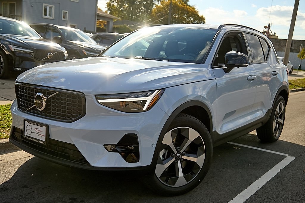 New 2026 Volvo XC40 B5 Plus SUV