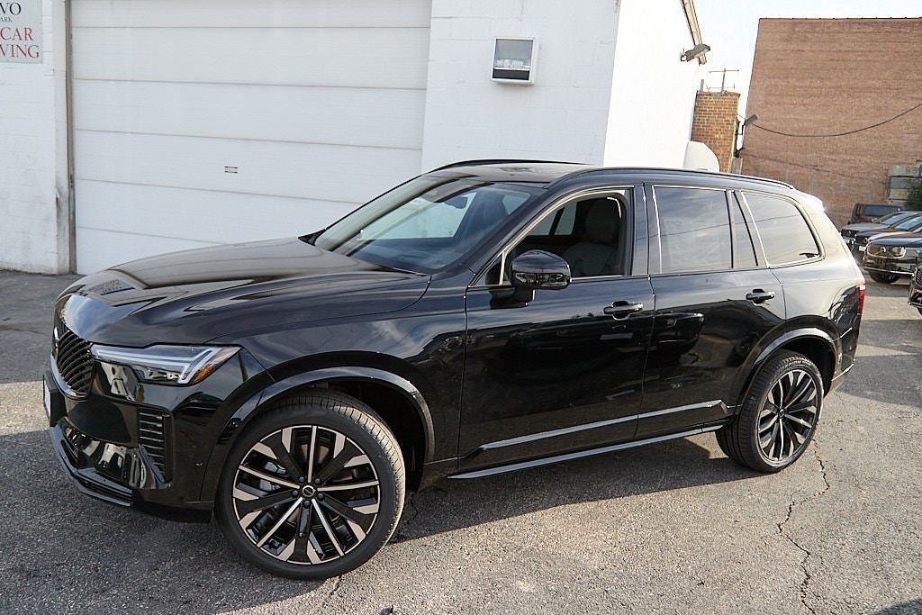 New 2026 Volvo XC90 B6 Ultra Dark Theme 7-Seater SUV