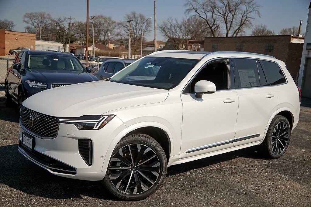 2025 Volvo XC90 Plus photo 3