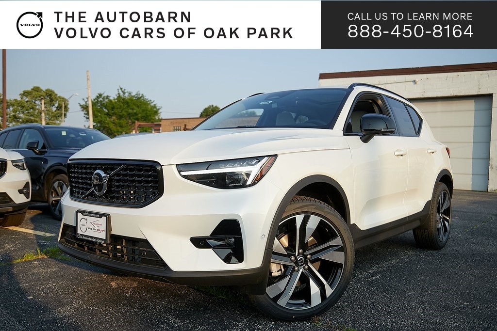 New 2025 Volvo XC40 B5 Plus Dark Theme SUV