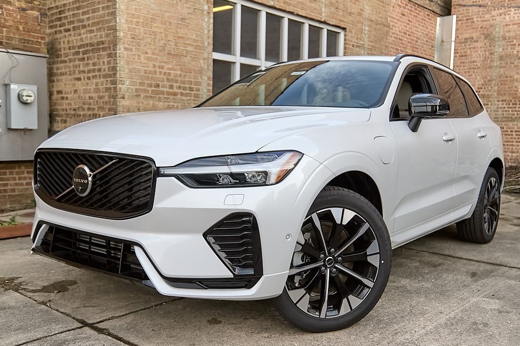 New 2026 Volvo XC60 plug-in hybrid T8 Plus SUV
